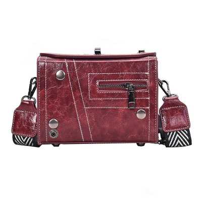WOMEN 's Messenger Bag Rivets Decorative Shoulder Bag Ms. 2019 Tote Bag Lady Bag Designer Messenger Bag feminina